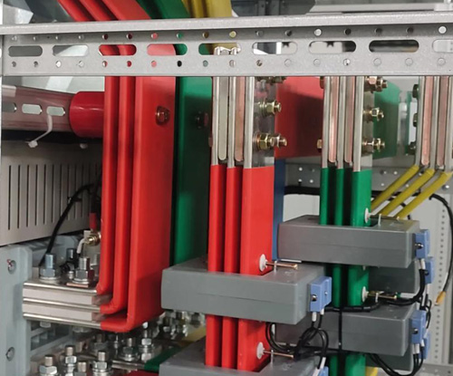 What are the characteristics of complete power distribution equipment?